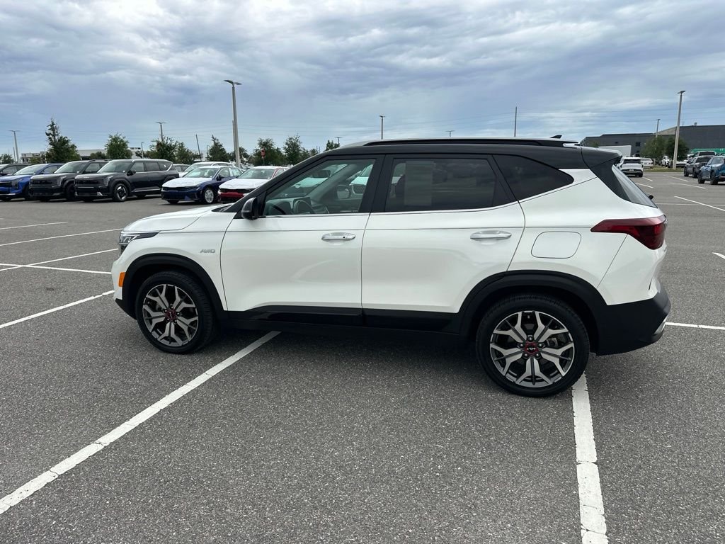 Used 2023 White Kia SX image 8