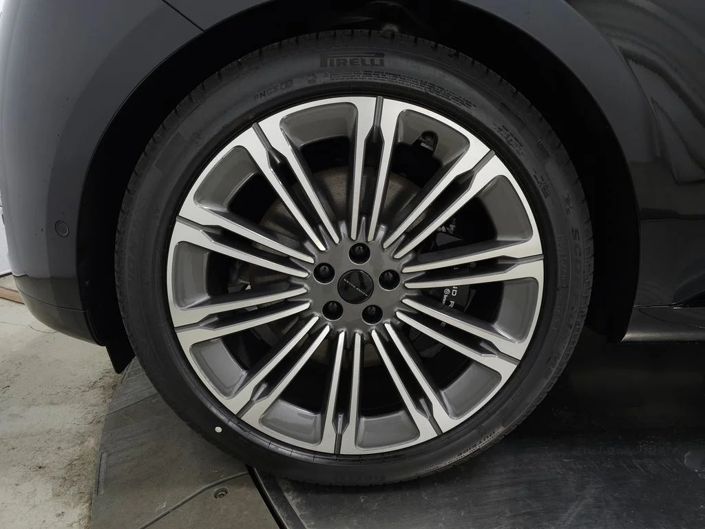 New 2026 Santorini Black Land Rover SE image 11