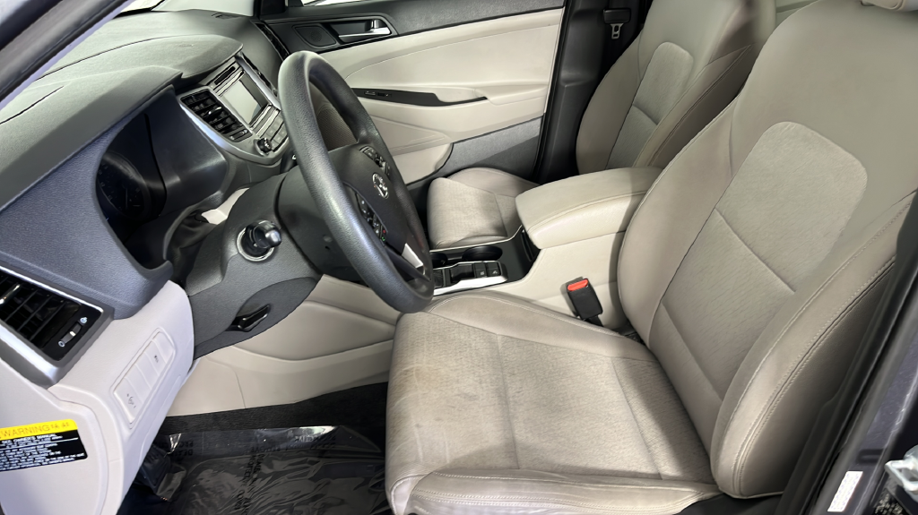 Used 2016 Grey Hyundai SE image 14