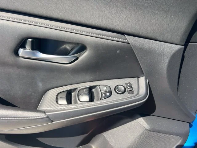 Used 2020 Blue Nissan SV image 12