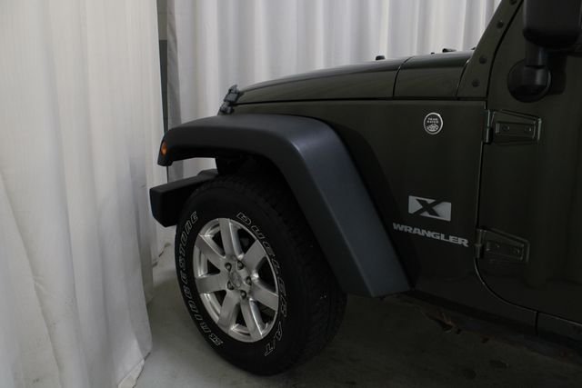 Used 2009 Green Jeep X image 25