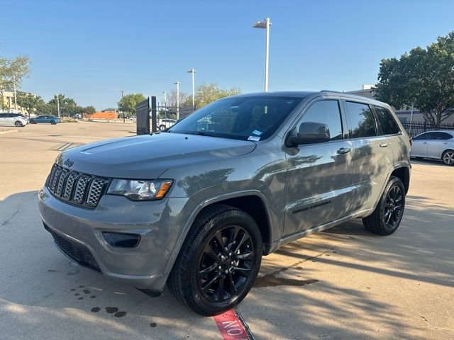 Used 2020 Gray Jeep Altitude image 1