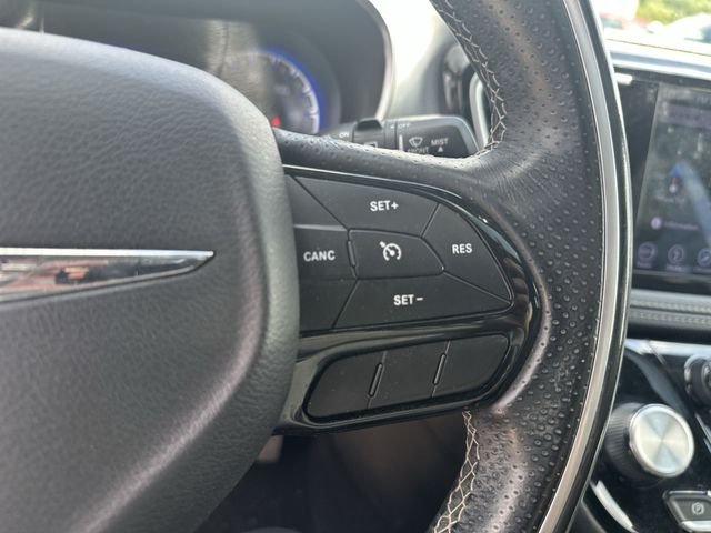 Used 2018 Black Chrysler Limited image 41