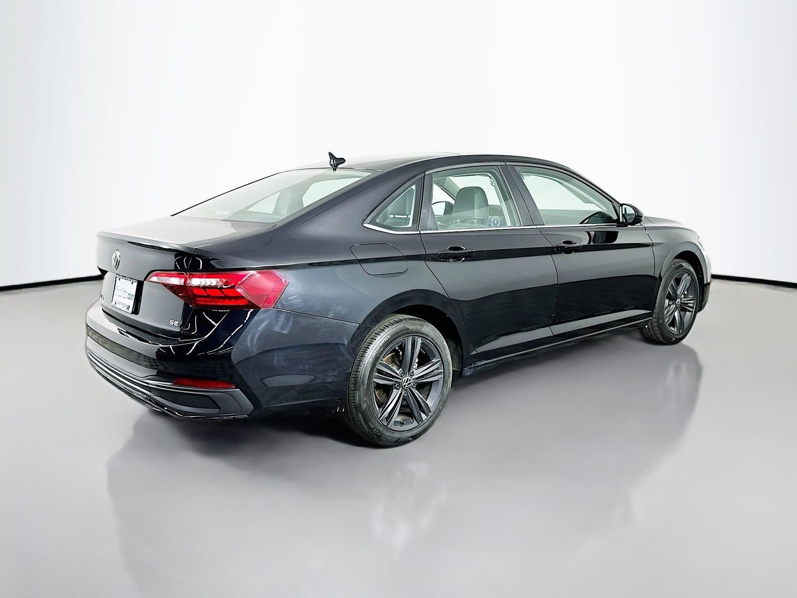 Used 2024 Black Volkswagen 1.5T SE image 7