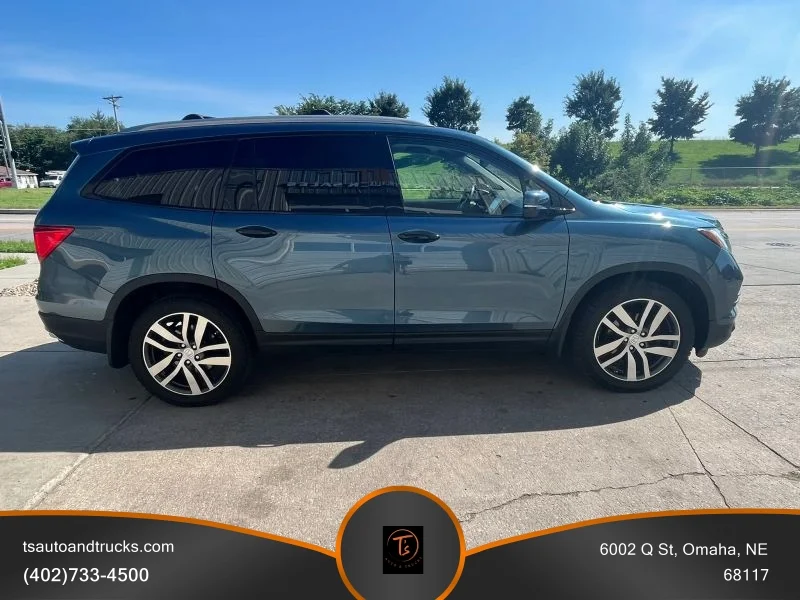 Used 2018 Blue Honda Touring Sport Utility 4D image 8