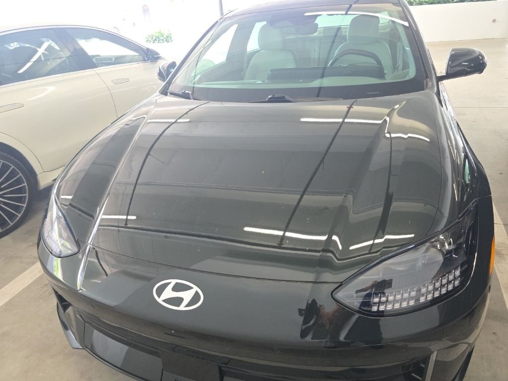 Used 2024 Green Hyundai Limited image 2