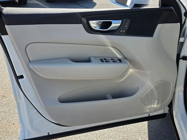 2023 Volvo XC60 Plus - Photo 23