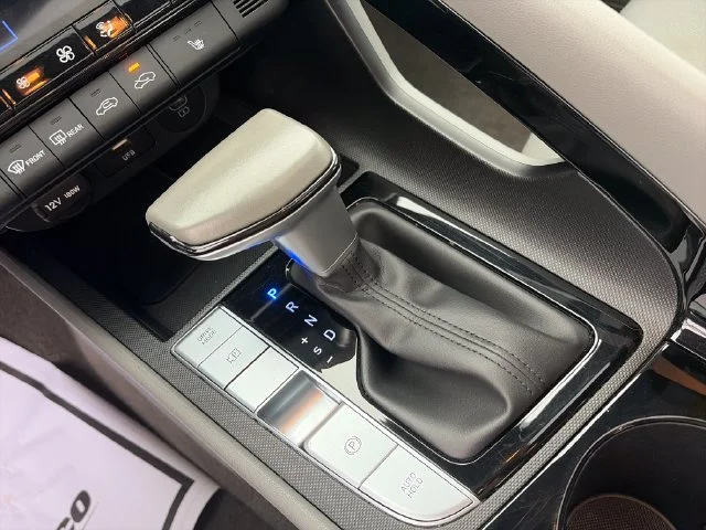 Used 2025 Metal Hyundai SEL Convenience image 25