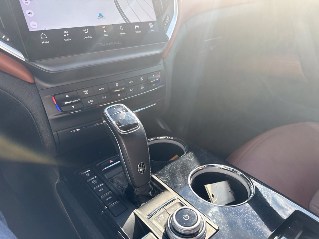 Used 2022  Maserati Modena Q4 image 15