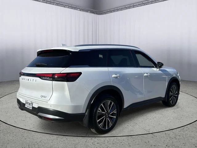 New 2027 RADIANT WHITE INFINITI Luxe FWD image 9