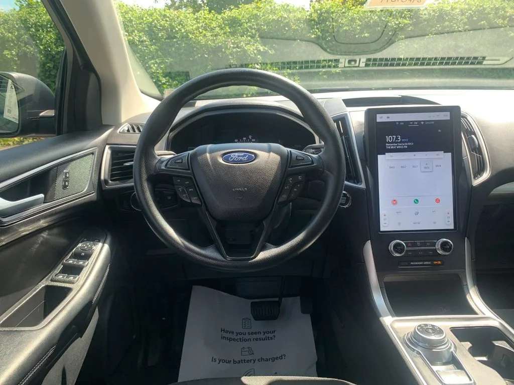 Used 2023 Black Ford SE image 17