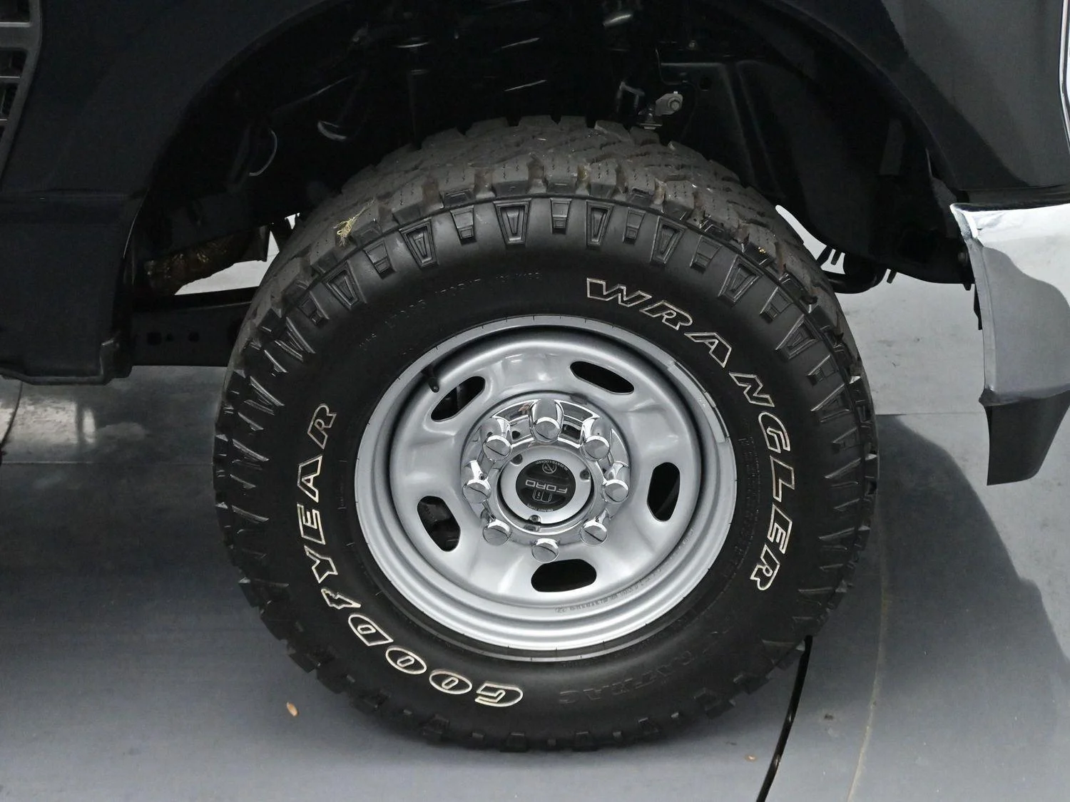 Used 2024 Black Ford XL image 27