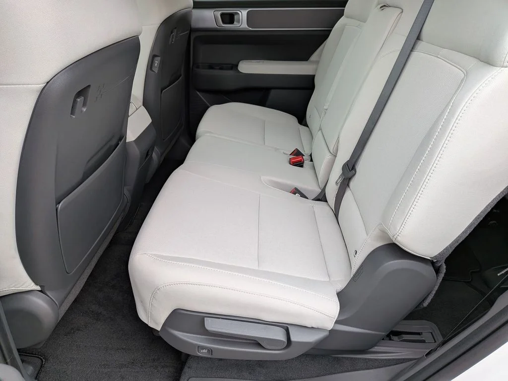 New 2026 White Hyundai SE image 23