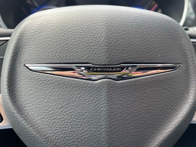New 2026 Diamond Black Crystal Pearlcoat Chrysler Select image 17