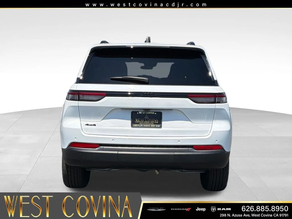 New 2026 Bright White Clear-Coat Exterior Paint Jeep Altitude image 4