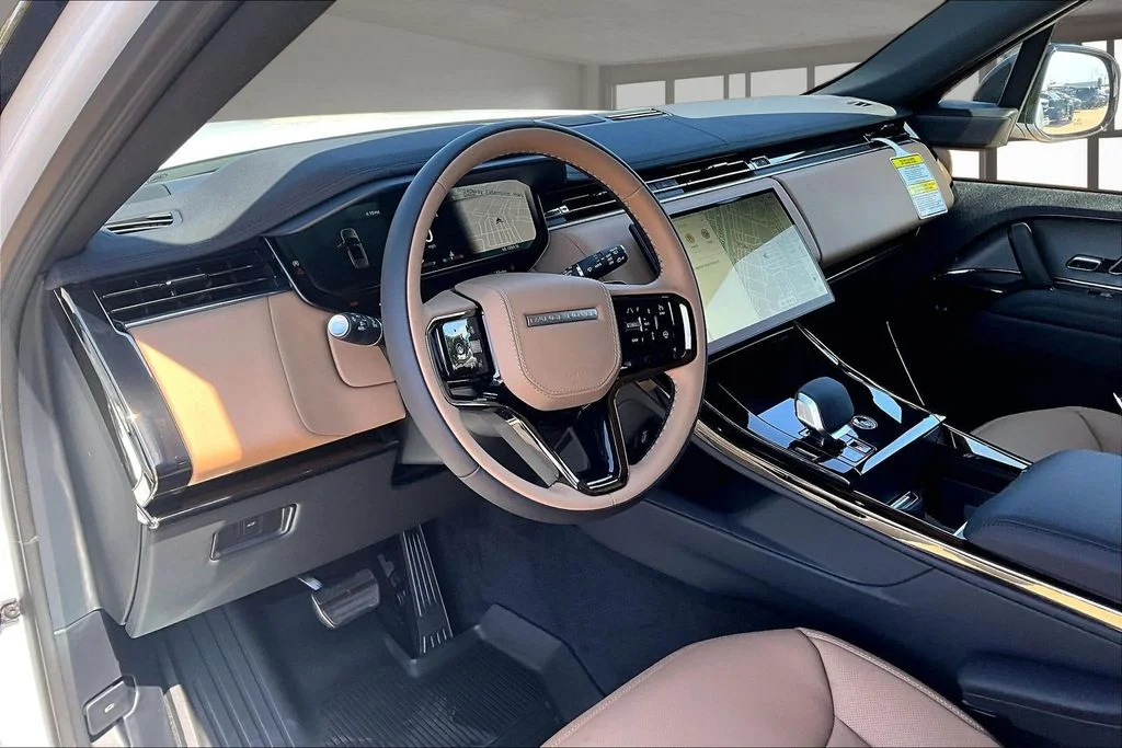 New 2026 White Land Rover Dynamic SE image 6