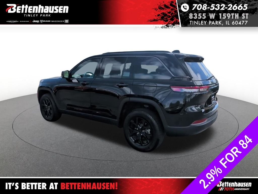 New 2026 Diamond Black Crystal Pearl-Coat Exterior Paint Jeep Altitude image 12
