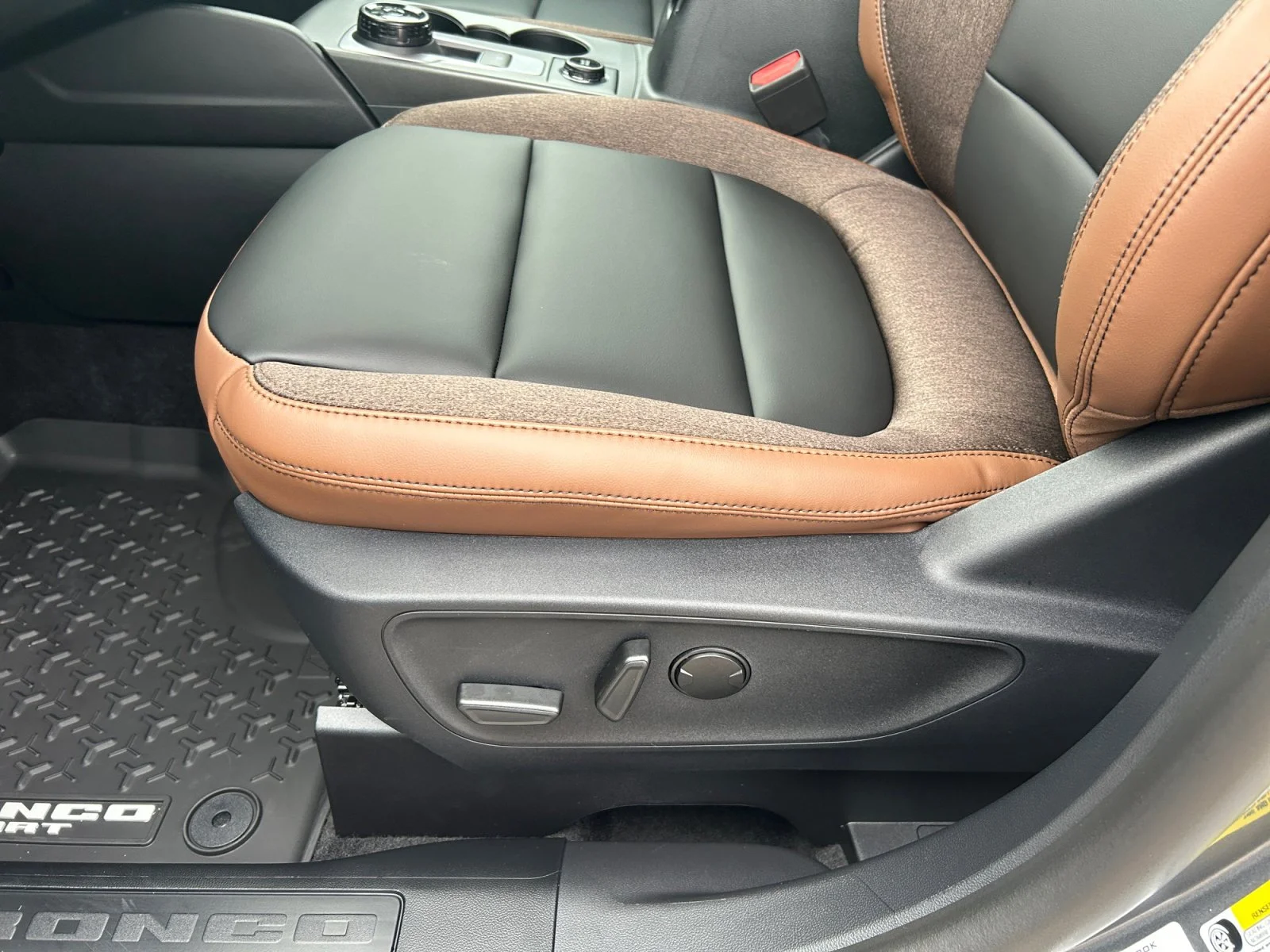 New 2026 Carbonized Grey Metallic Ford Outer Banks image 14