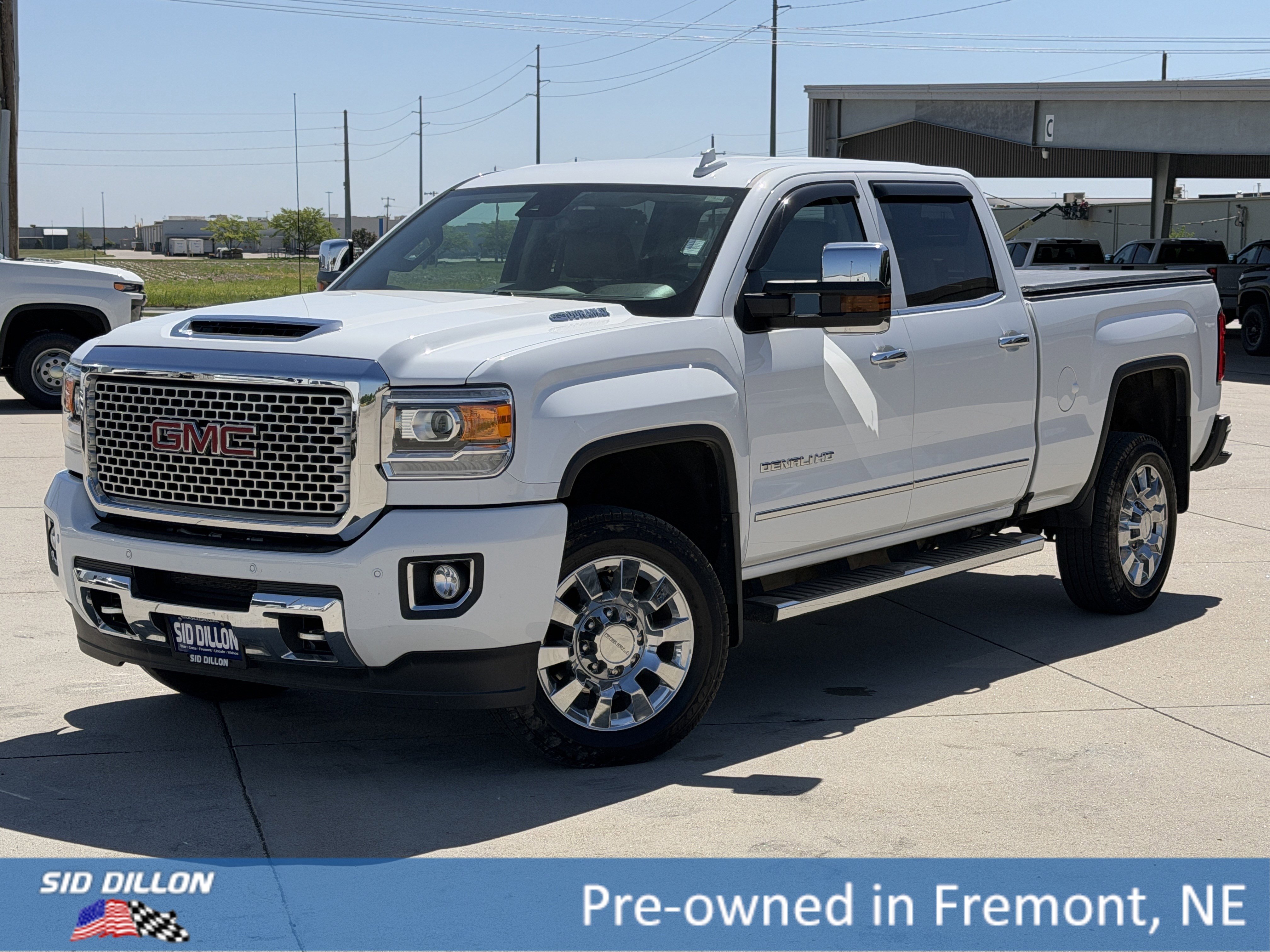 2017 GMC Sierra 4WD Crew Cab Standard Box Denali's photo