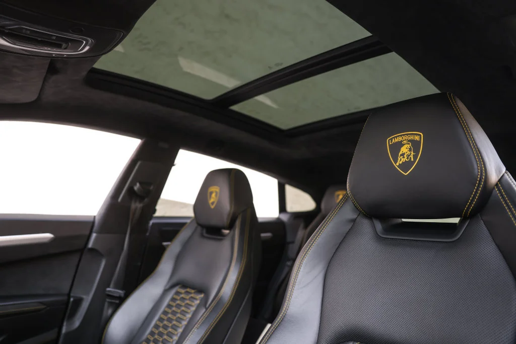Used 2019 Yellow Lamborghini Base image 26