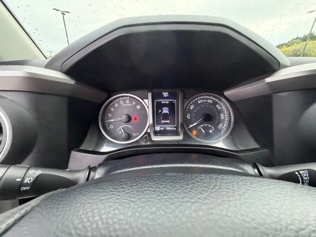 Used 2018 White Toyota SR5 image 29