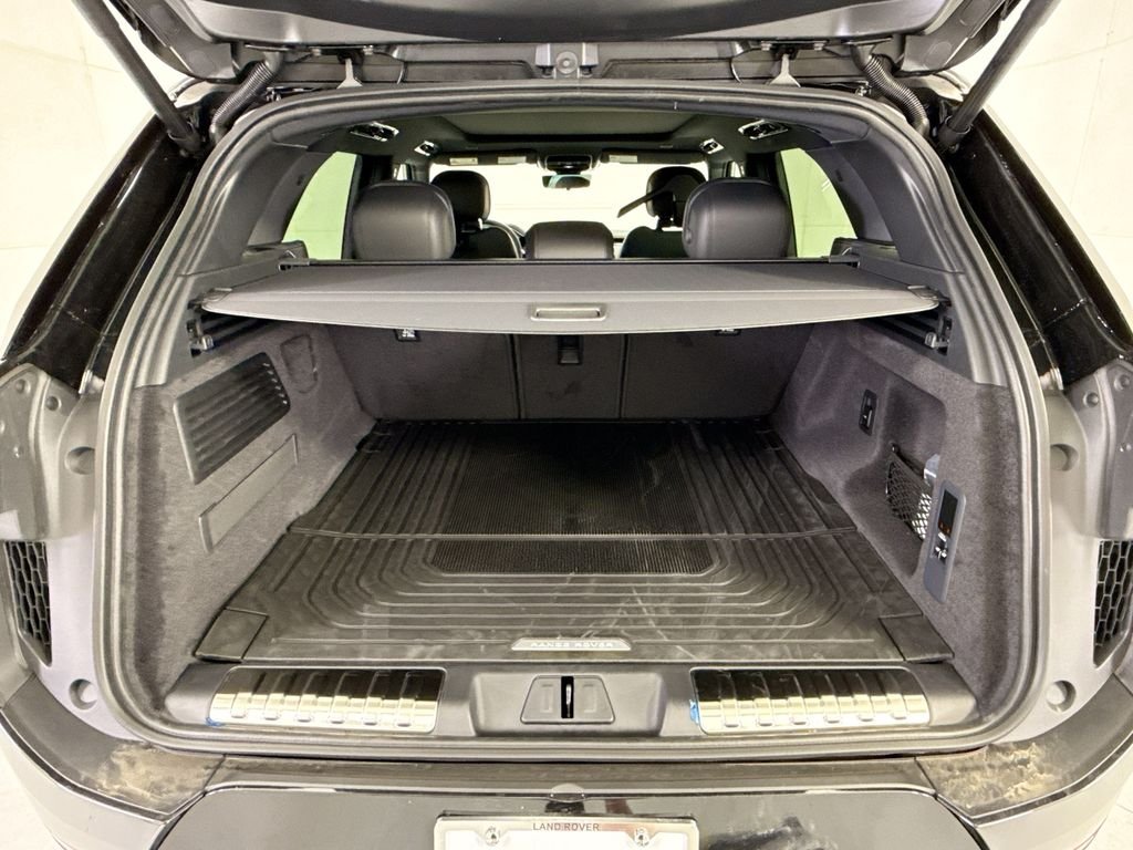 New 2026 Santorini Black Land Rover Dynamic SE image 27