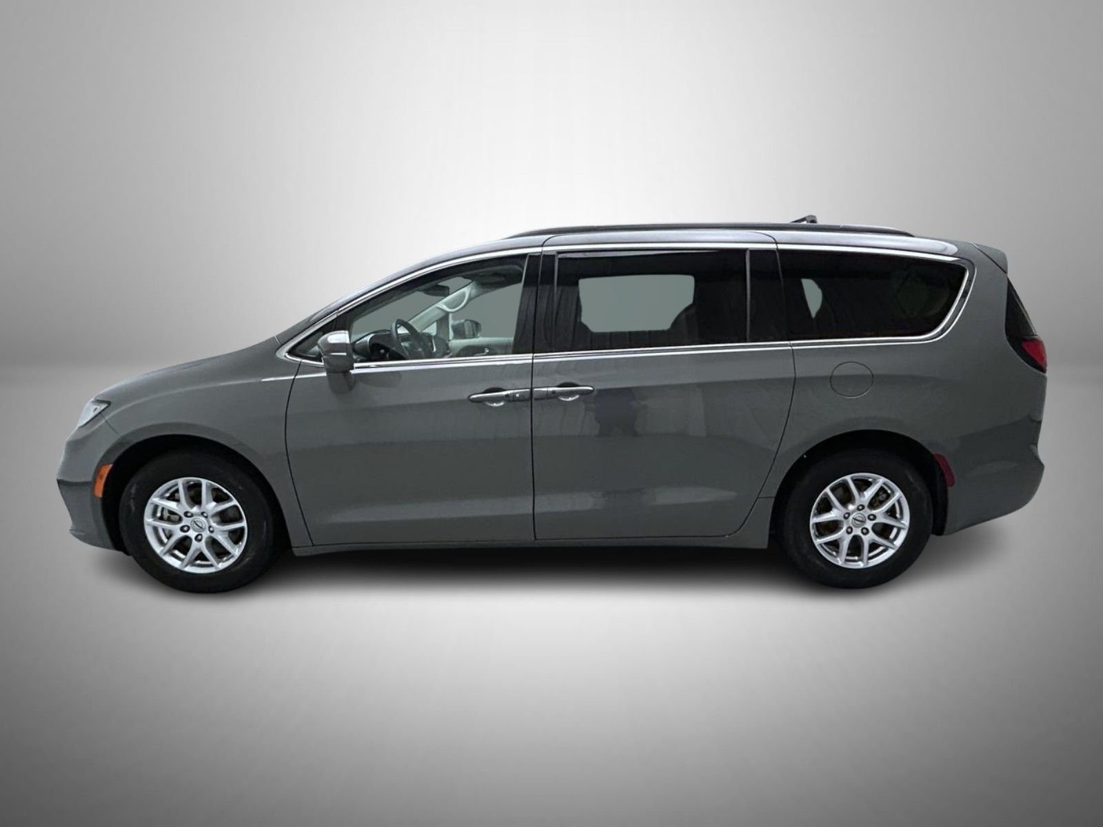 Used 2022 White Chrysler Touring L image 8