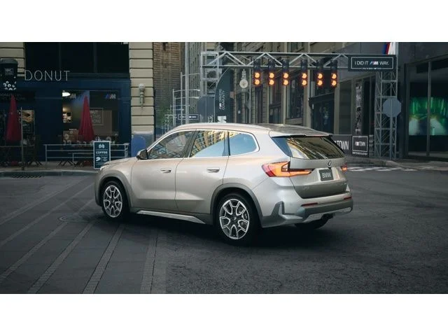 Used 2026 Space Silver Metallic BMW xDrive28i image 2