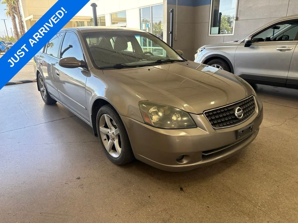 Used 2006 Polished Pewter Metallic Nissan 3.5 SE image 2