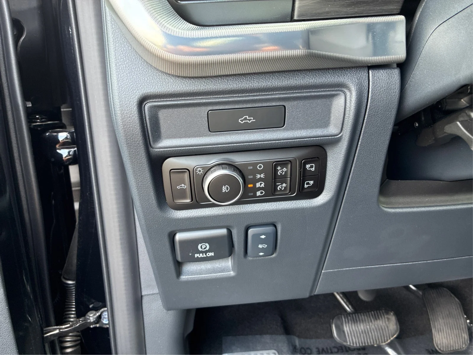 New 2026 Agate Black Metallic Ford Lariat® image 17