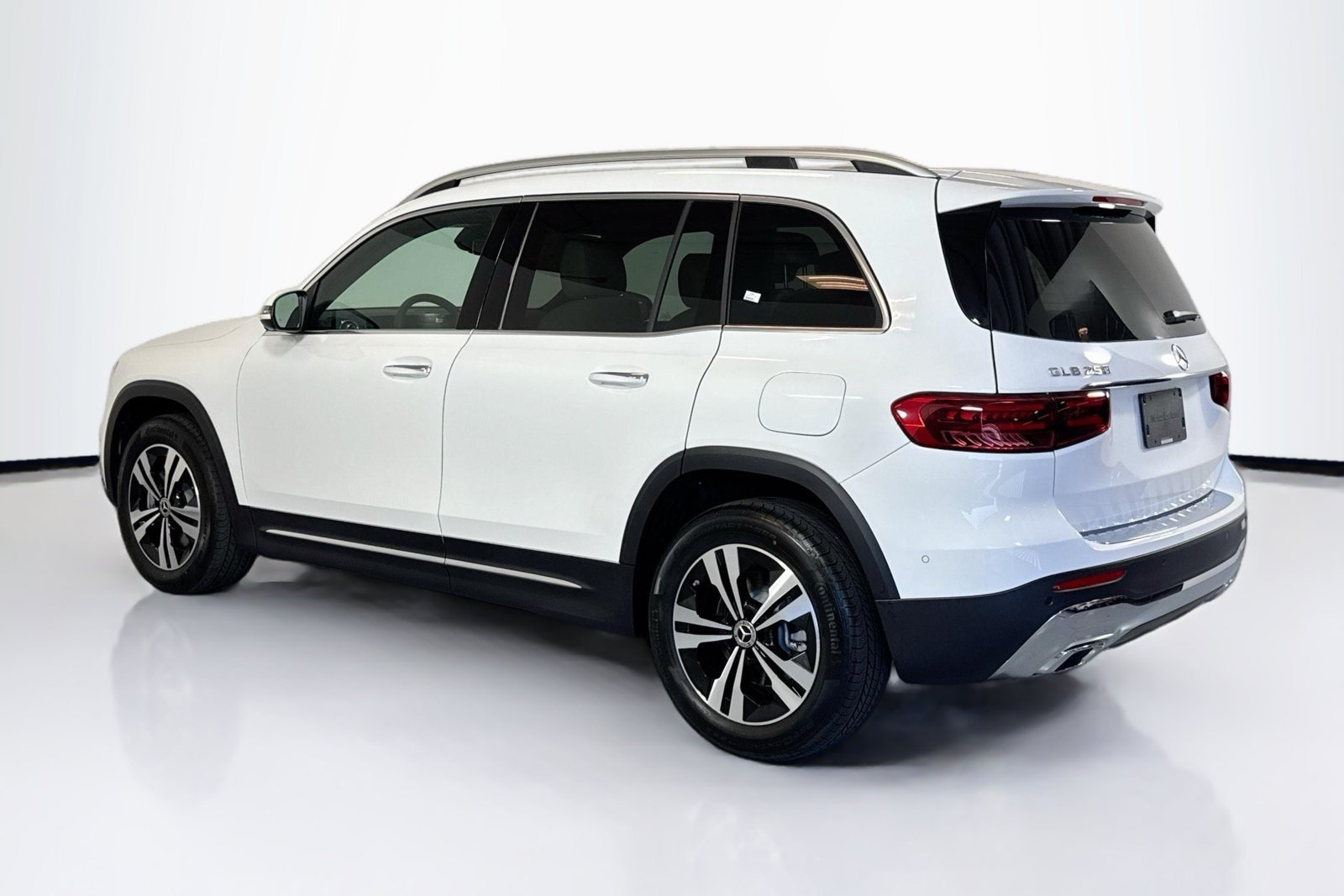 New 2026 Polar White Mercedes-Benz GLB 250 image 7