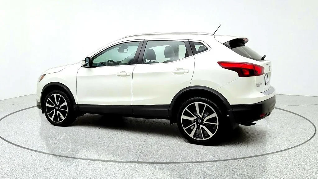 Used 2019 Pearl White Tricoat Nissan AWD SL w/ Premium Package, Moonroof & Bose Audio image 7
