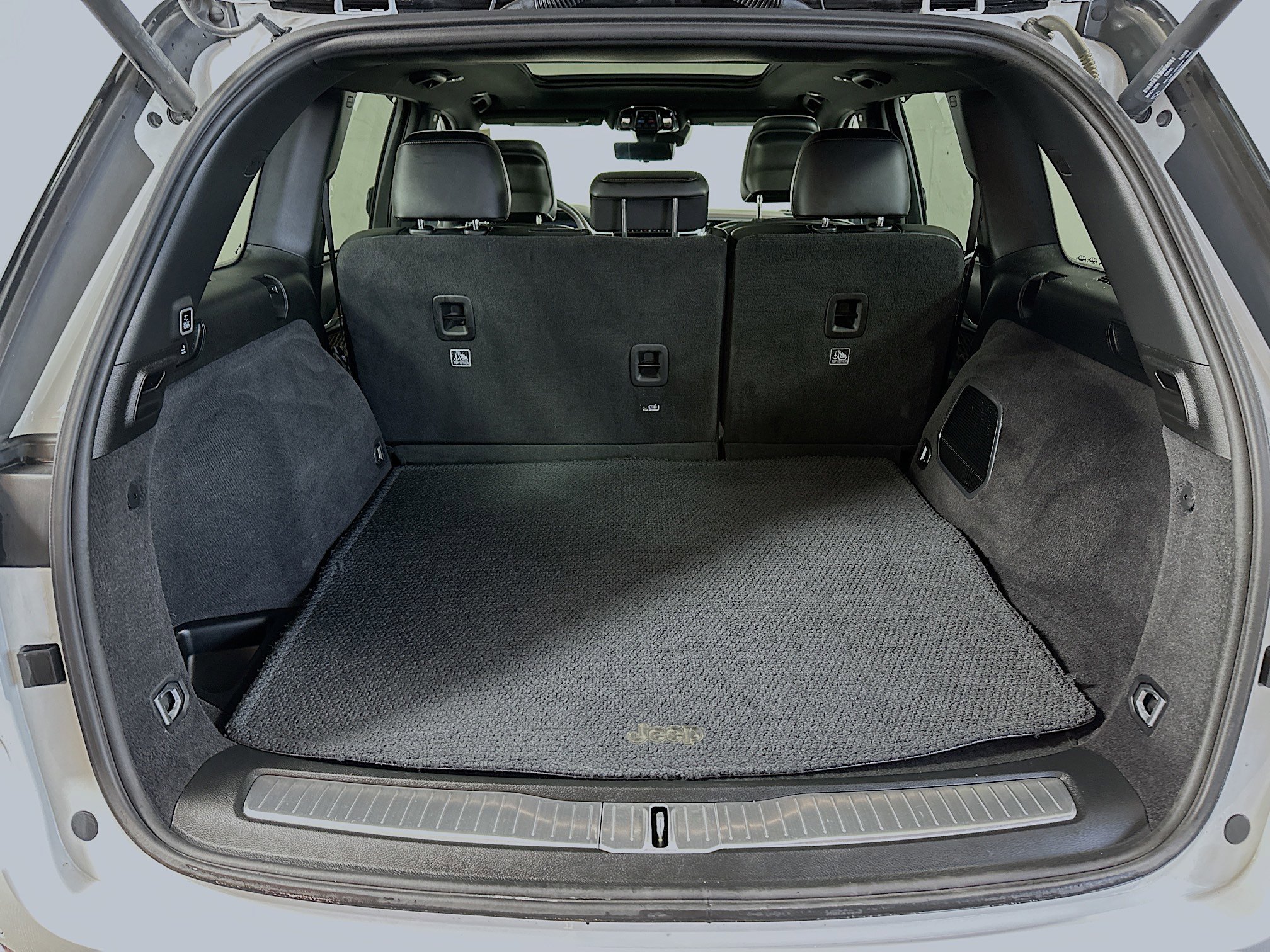 Used 2024 Bright White Clearcoat Jeep Summit image 27