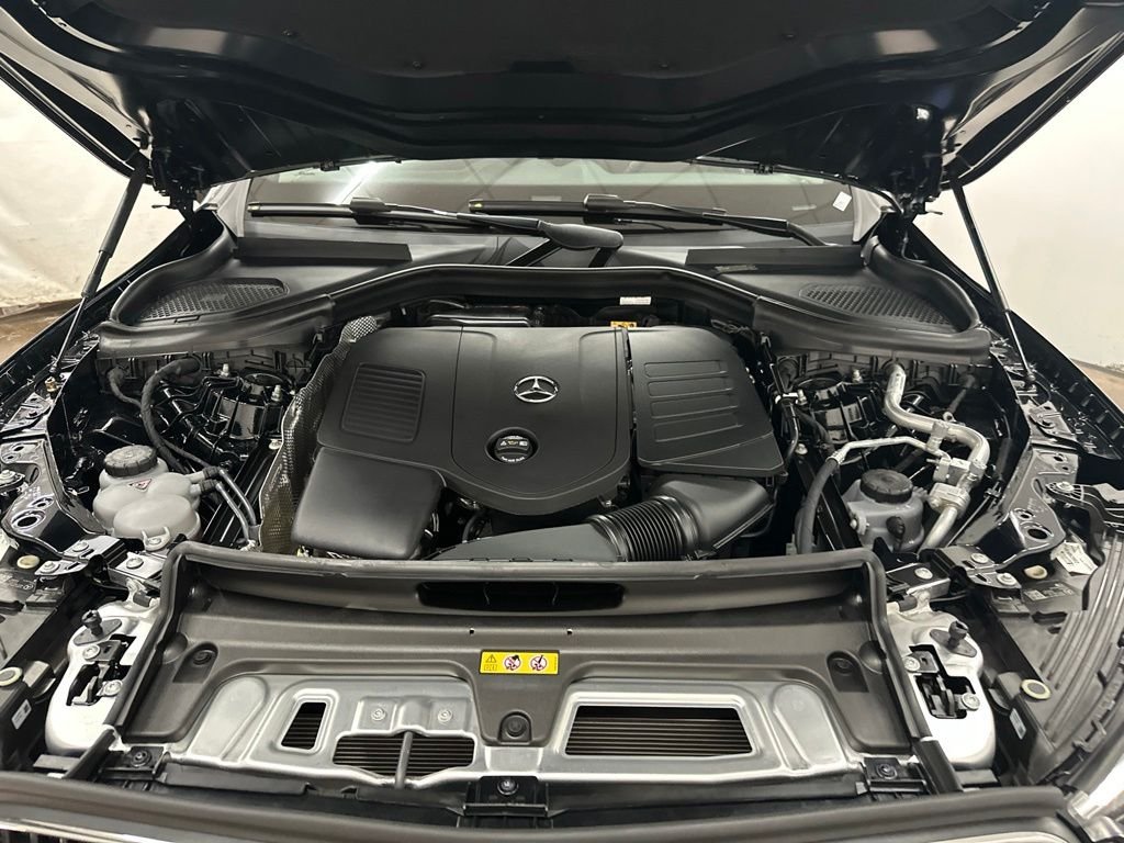 New 2026 Black Mercedes-Benz GLC 300 image 12