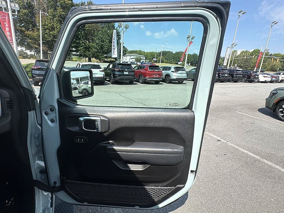 Used 2024 Earl Clearcoat Jeep Sport S image 31