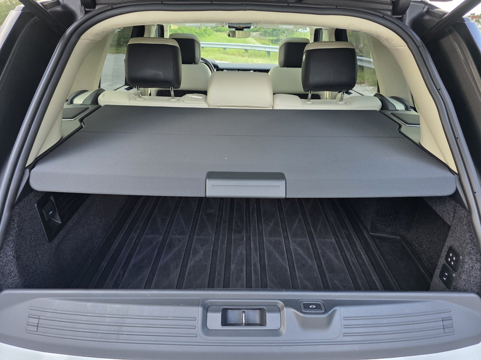 Used 2021 Ivory Land Rover P525 Westminster image 17