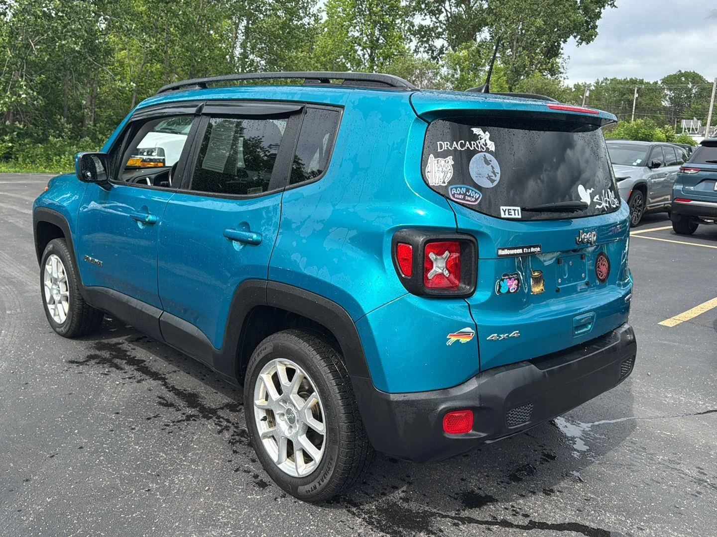 Used 2021  Jeep Latitude image 4