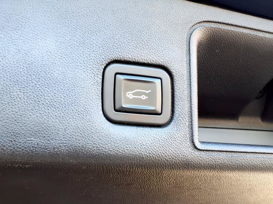 Used 2019 Ebony Twilight Metallic GMC SLT image 6