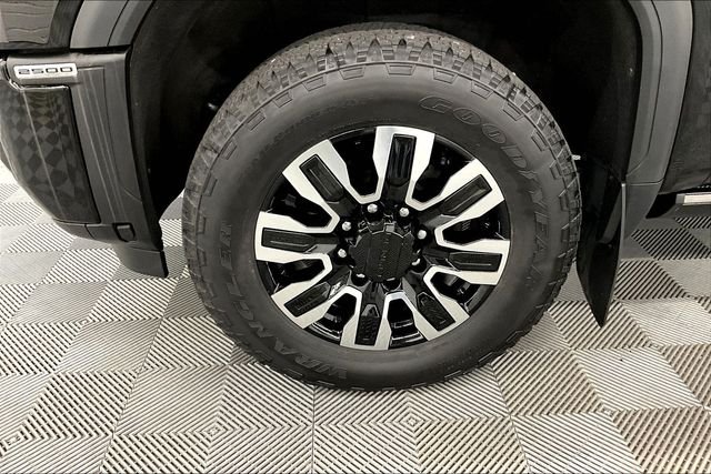 Used 2024 Onyx Black GMC Denali Ultimate image 10