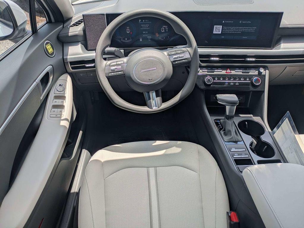 New 2026 White Hyundai SE image 15