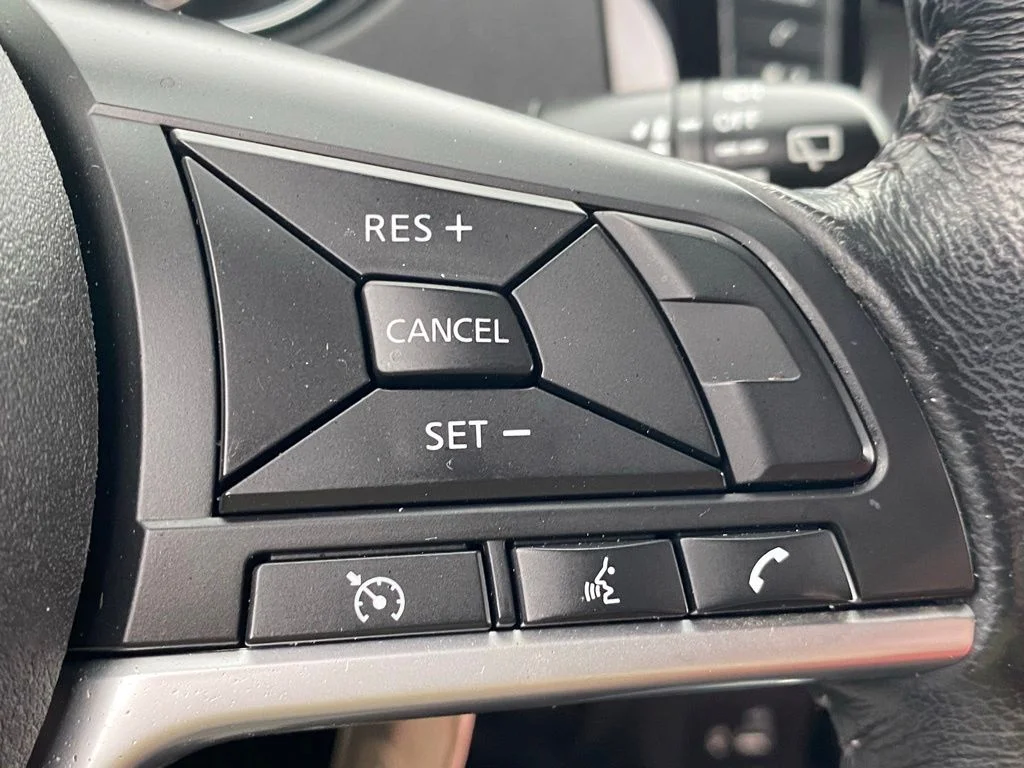 Used 2019 White Nissan S image 29