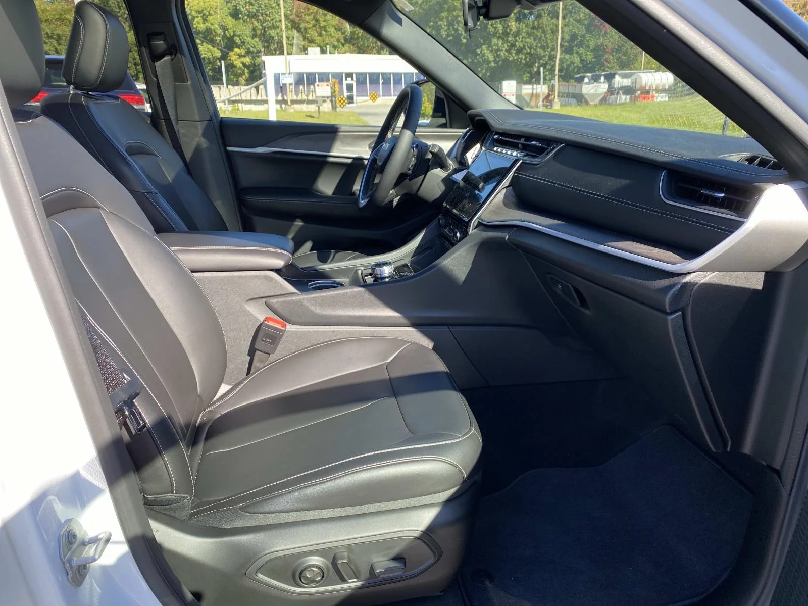 Used 2025 Bright White Clearcoat Jeep Limited 4x4 image 19