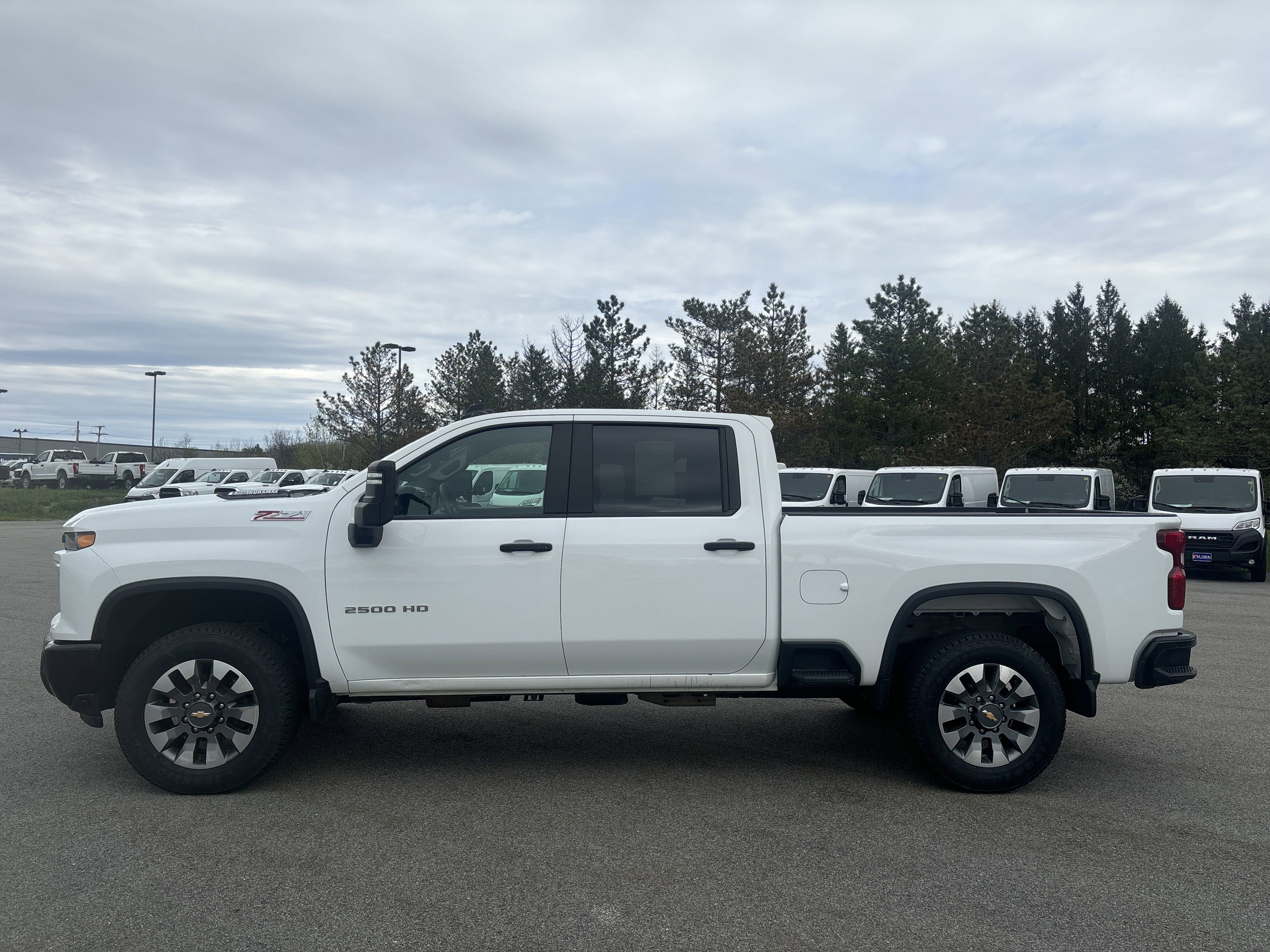 2024 Chevrolet Silverado 2500HD Custom - Photo 2