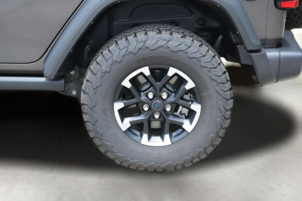 Used 2025 Gray Jeep Rubicon 4xe image 9