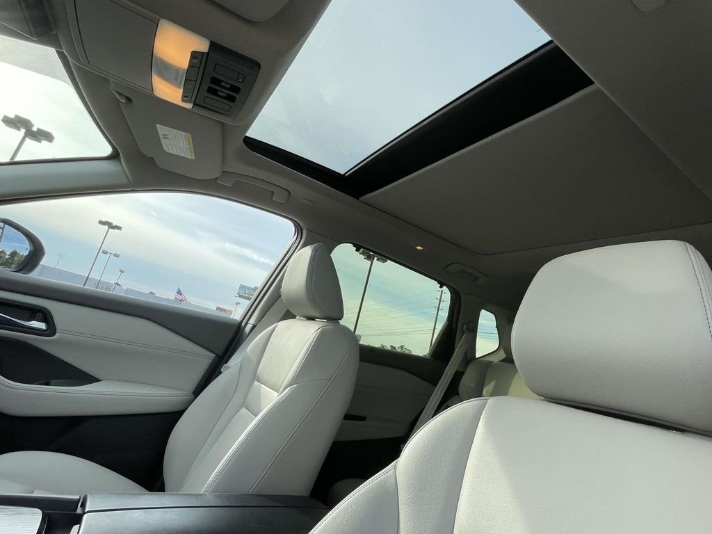 Used 2024 White Nissan SL image 15
