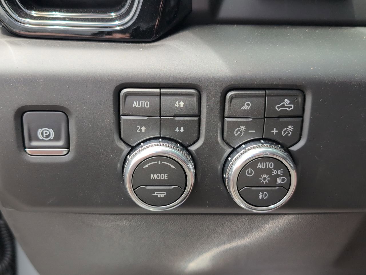 New 2026 Sterling Metallic GMC AT4X image 18