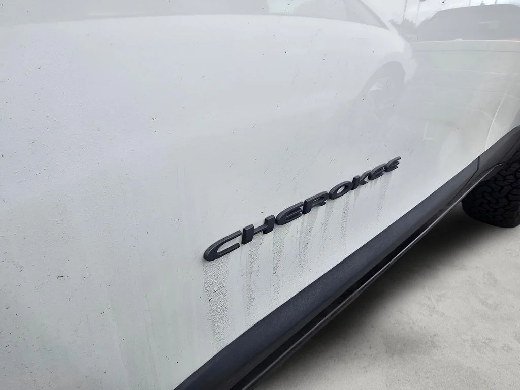 Used 2019 Pearl White Pearlcoat Jeep Trailhawk image 9