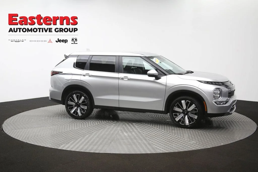 Used 2025 Silver Mitsubishi SE image 47