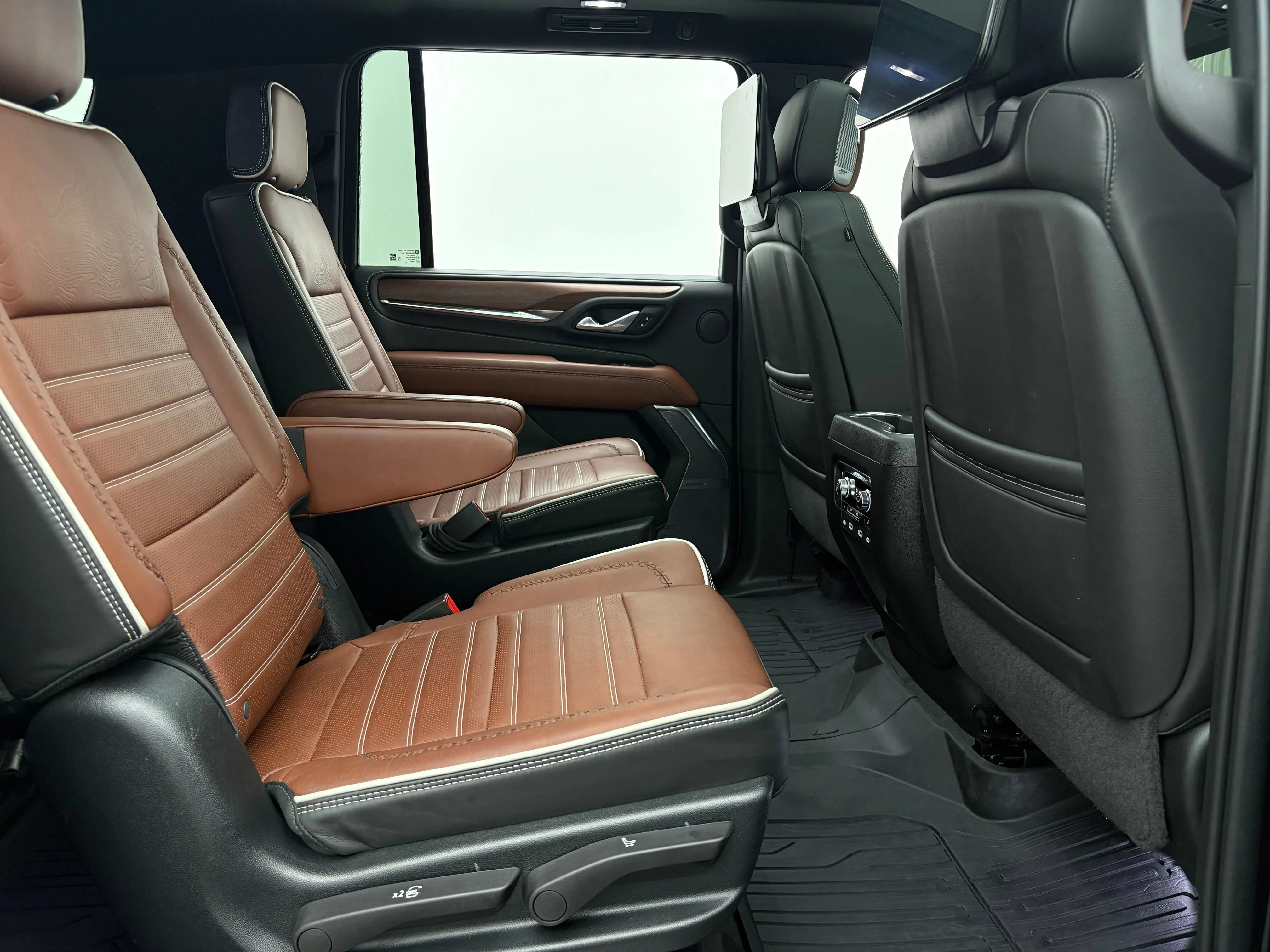 Used 2023 Onyx Black GMC Denali Ultimate image 51