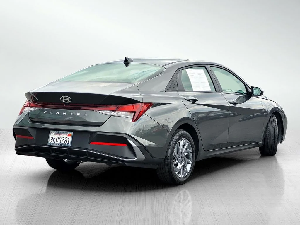 Used 2024 Gray Hyundai SEL image 4
